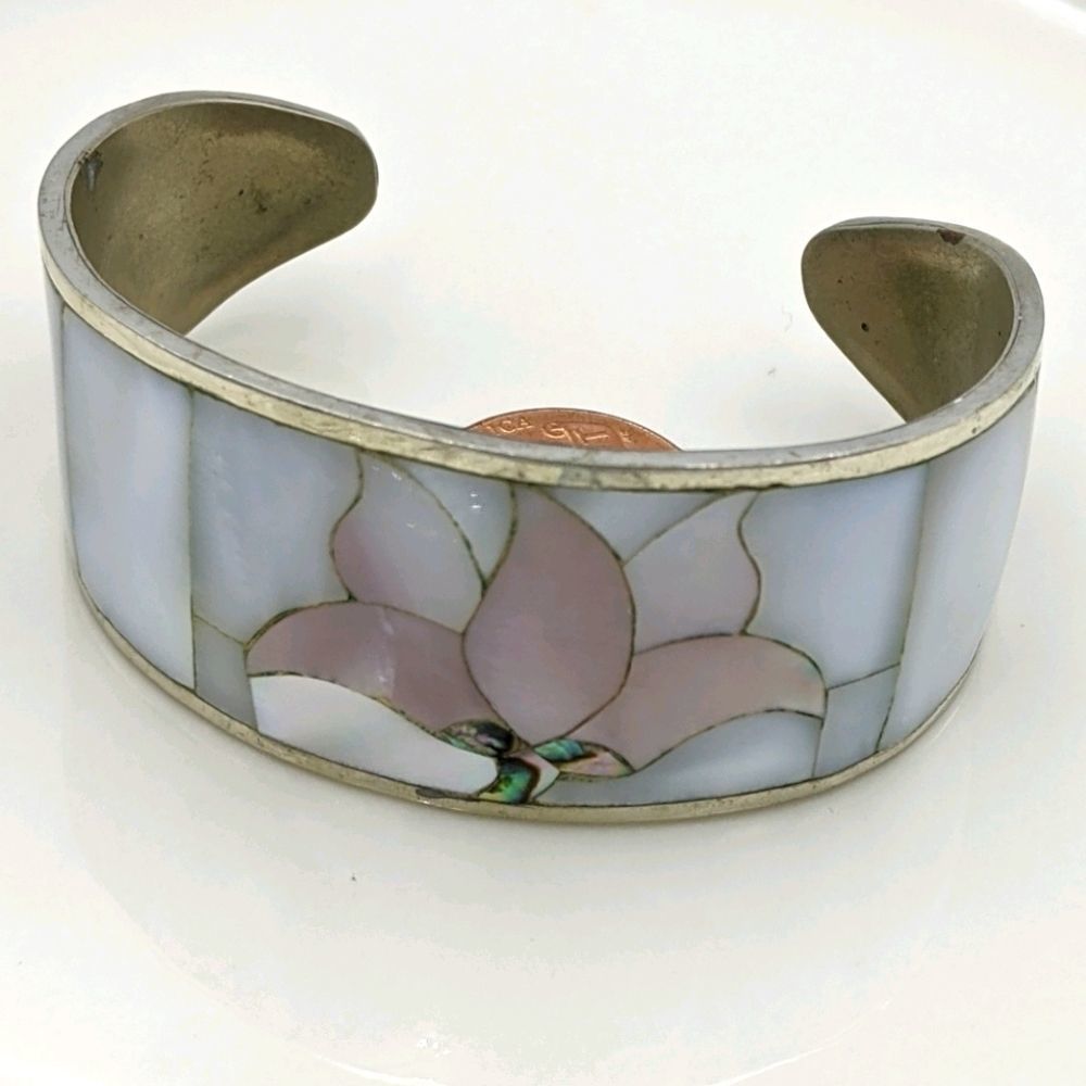 Alpaca Mexico Silver Flower Shell Inlaid Bracelet
